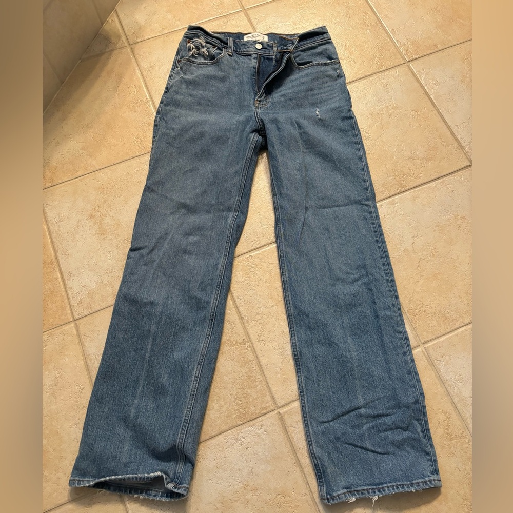 Abercrombie and Fitch- Light wash 90’s relaxed jean. High rise